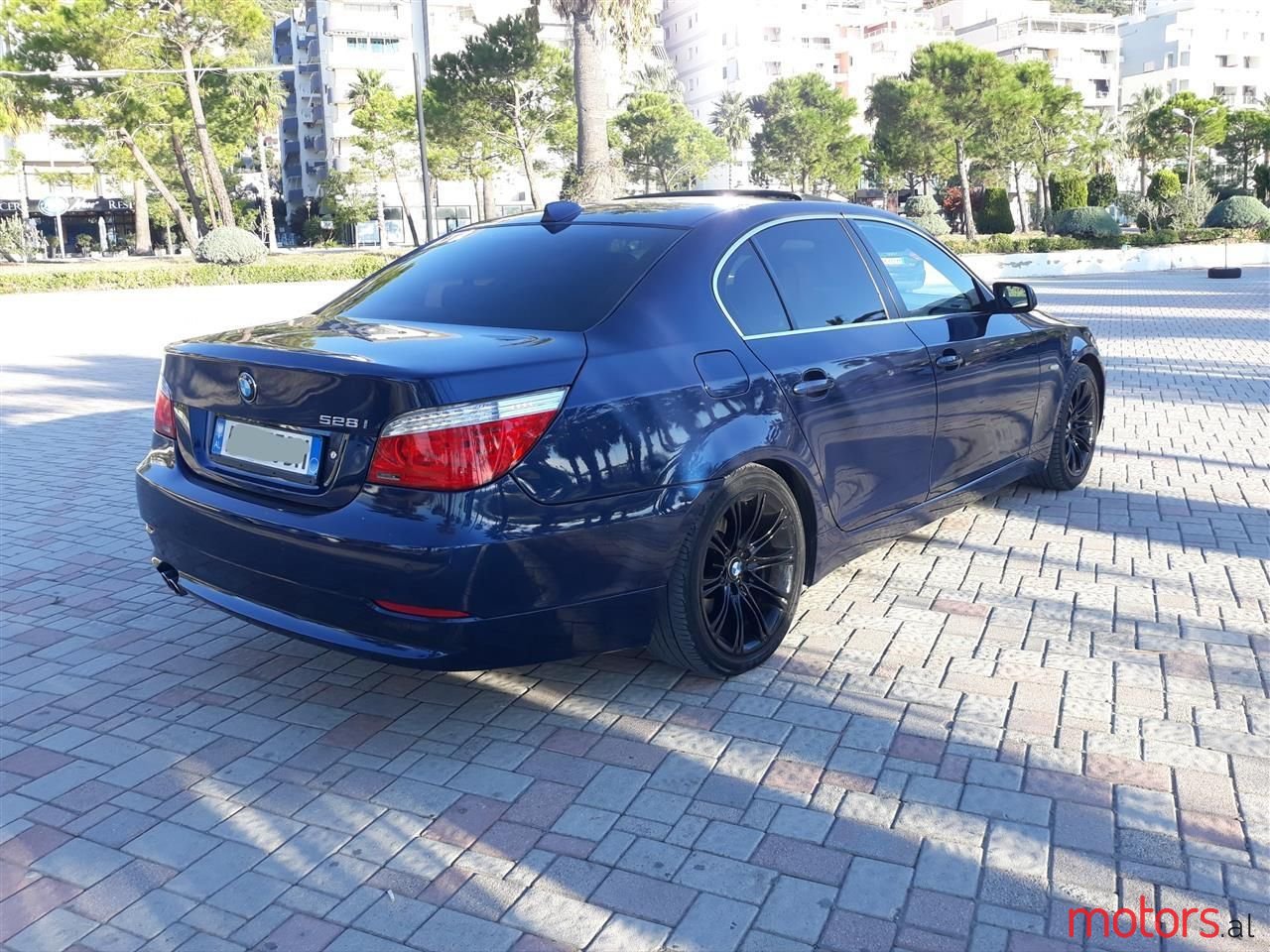 2009' BMW 528 photo #4