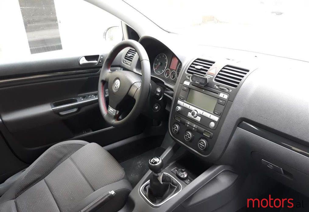 2006' Volkswagen Golf photo #1