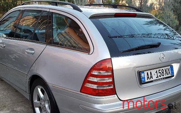 2005' Mercedes-Benz C-Class photo #2