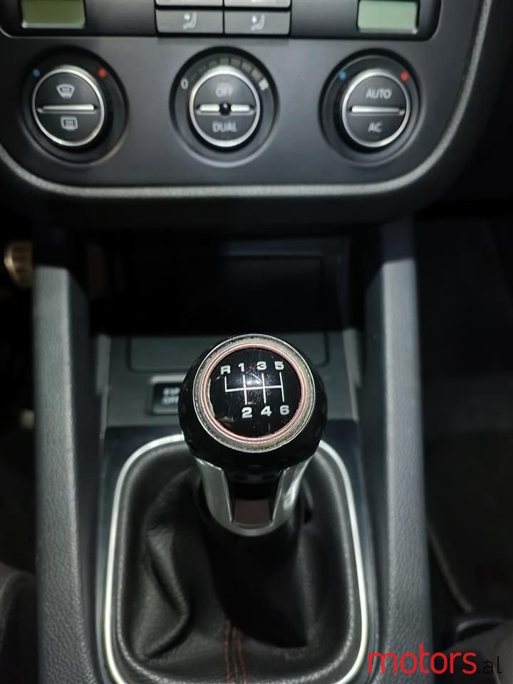 2008' Volkswagen Golf photo #5