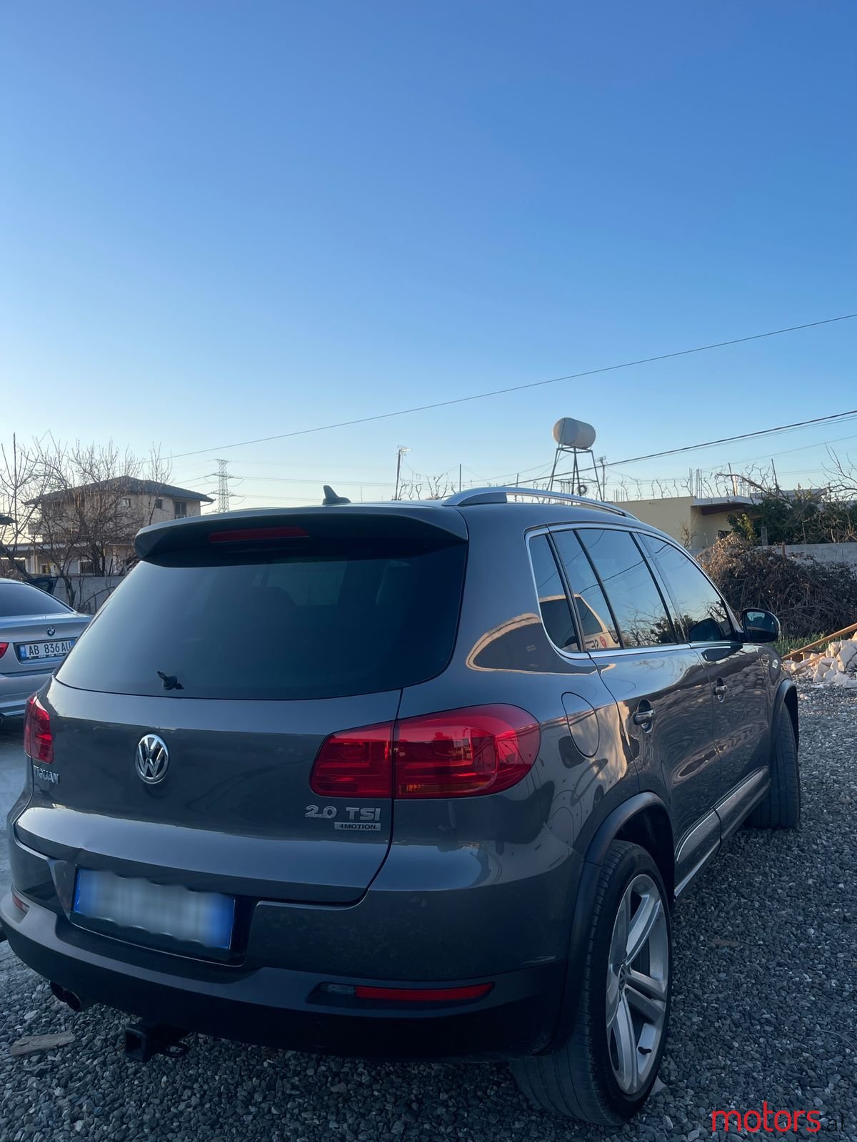 2013' Volkswagen Tiguan R-LINE photo #2