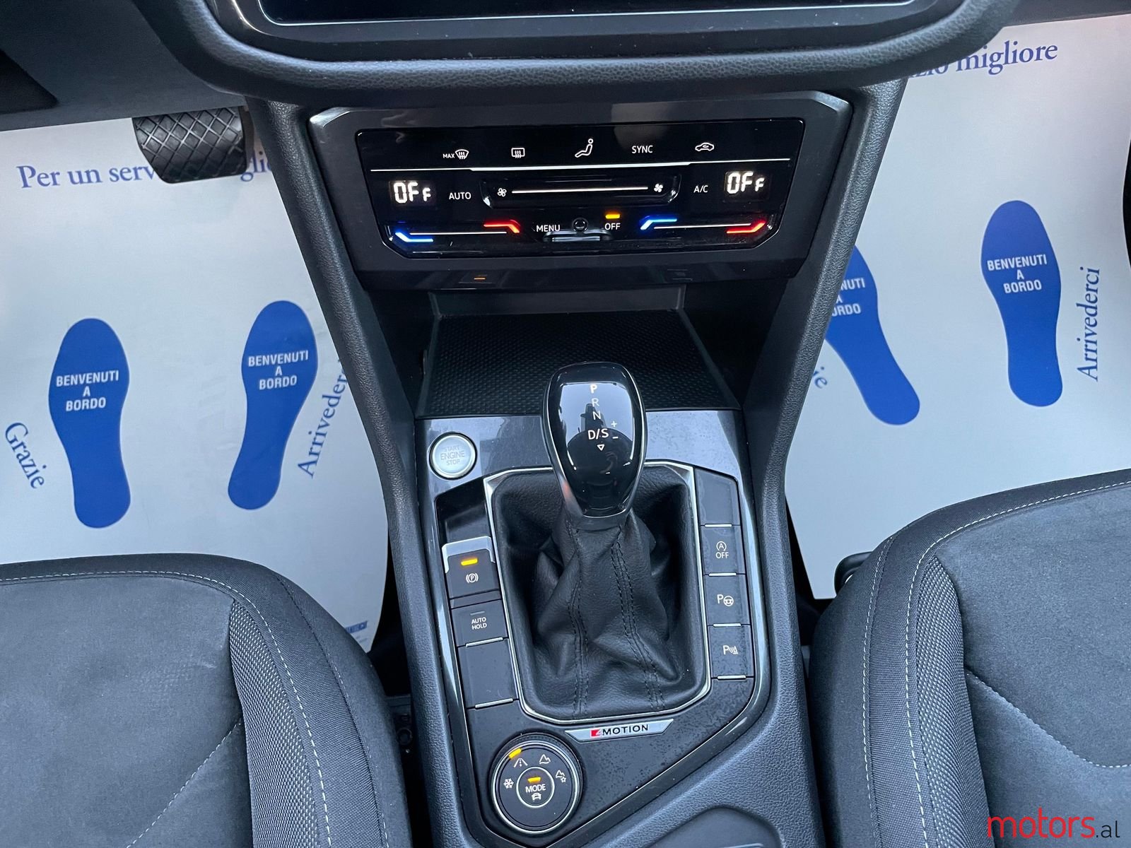 2022' Volkswagen Tiguan photo #6