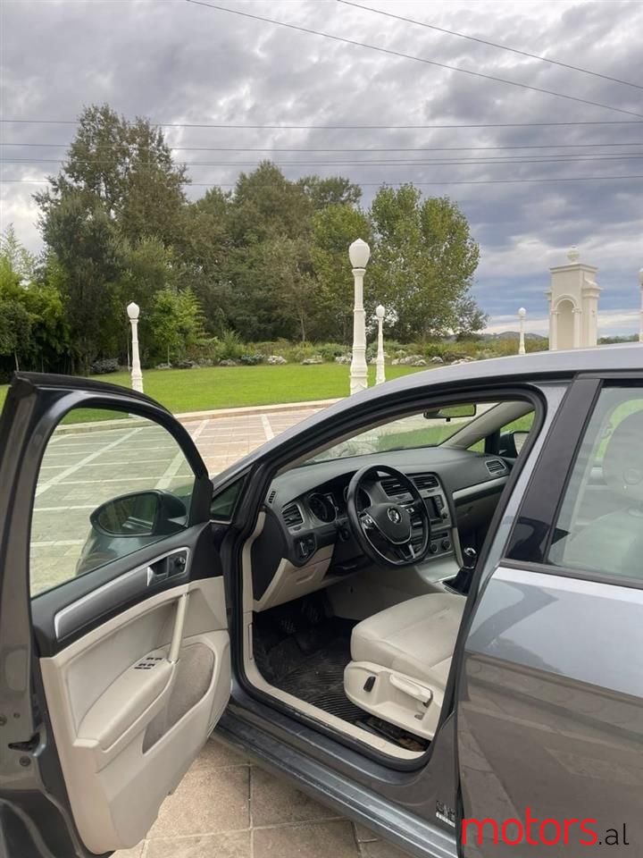 2015' Volkswagen Golf photo #2