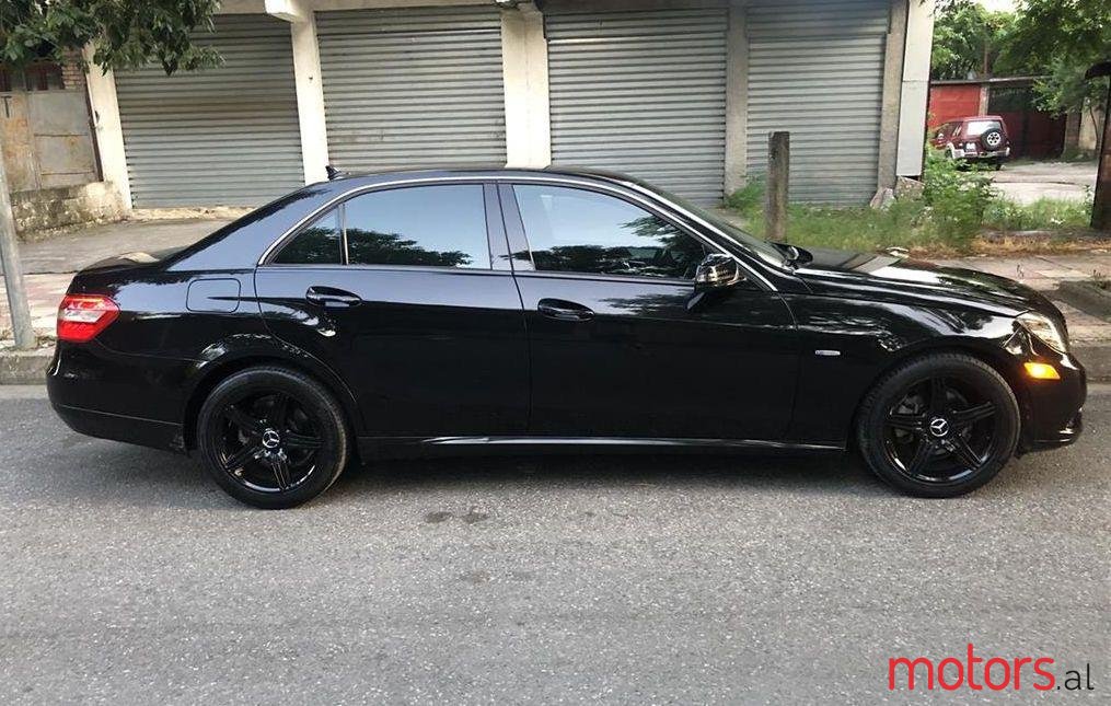 2011' Mercedes-Benz E 220 photo #1