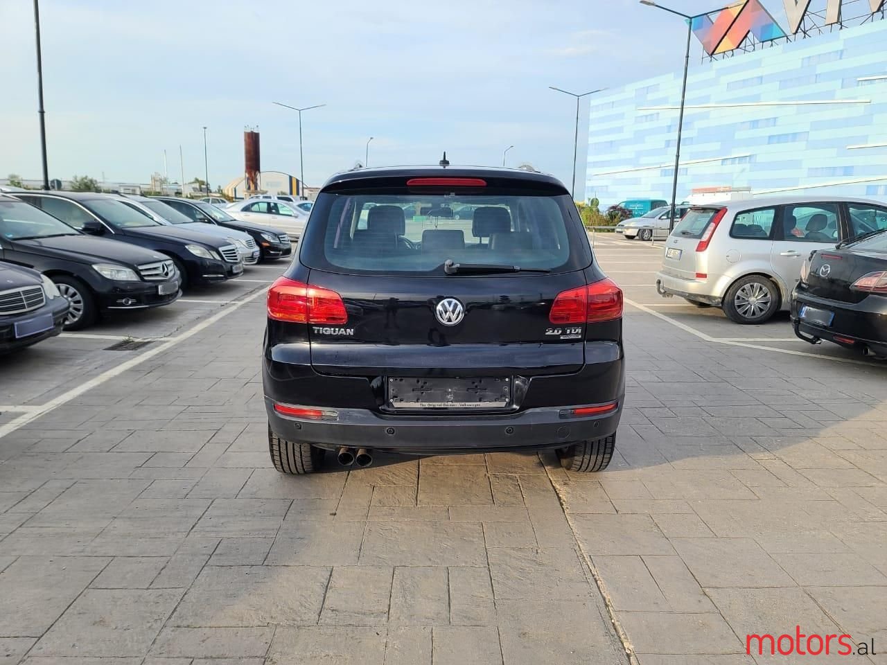 2015' Volkswagen Tiguan photo #3