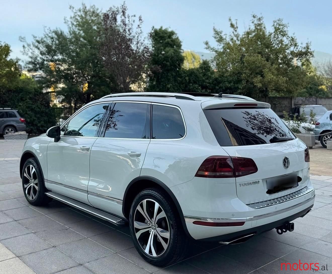 2016' Volkswagen Touareg photo #5