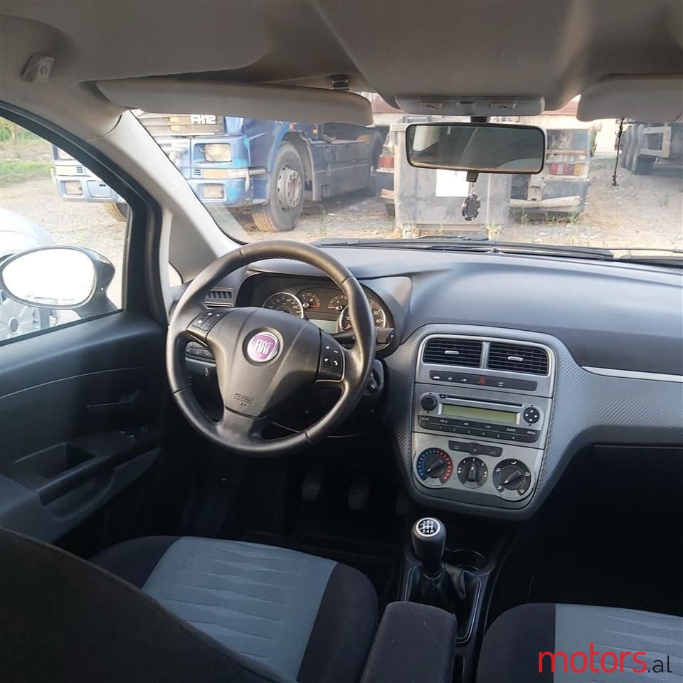 2010' Fiat Grande Punto photo #5