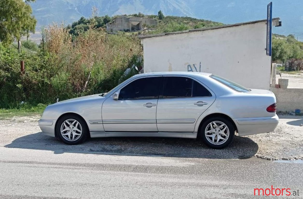 2002' Mercedes-Benz C 270 photo #1