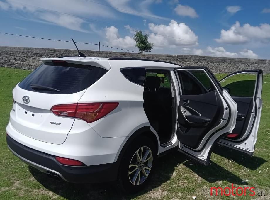 2013' Hyundai Santa Fe photo #3