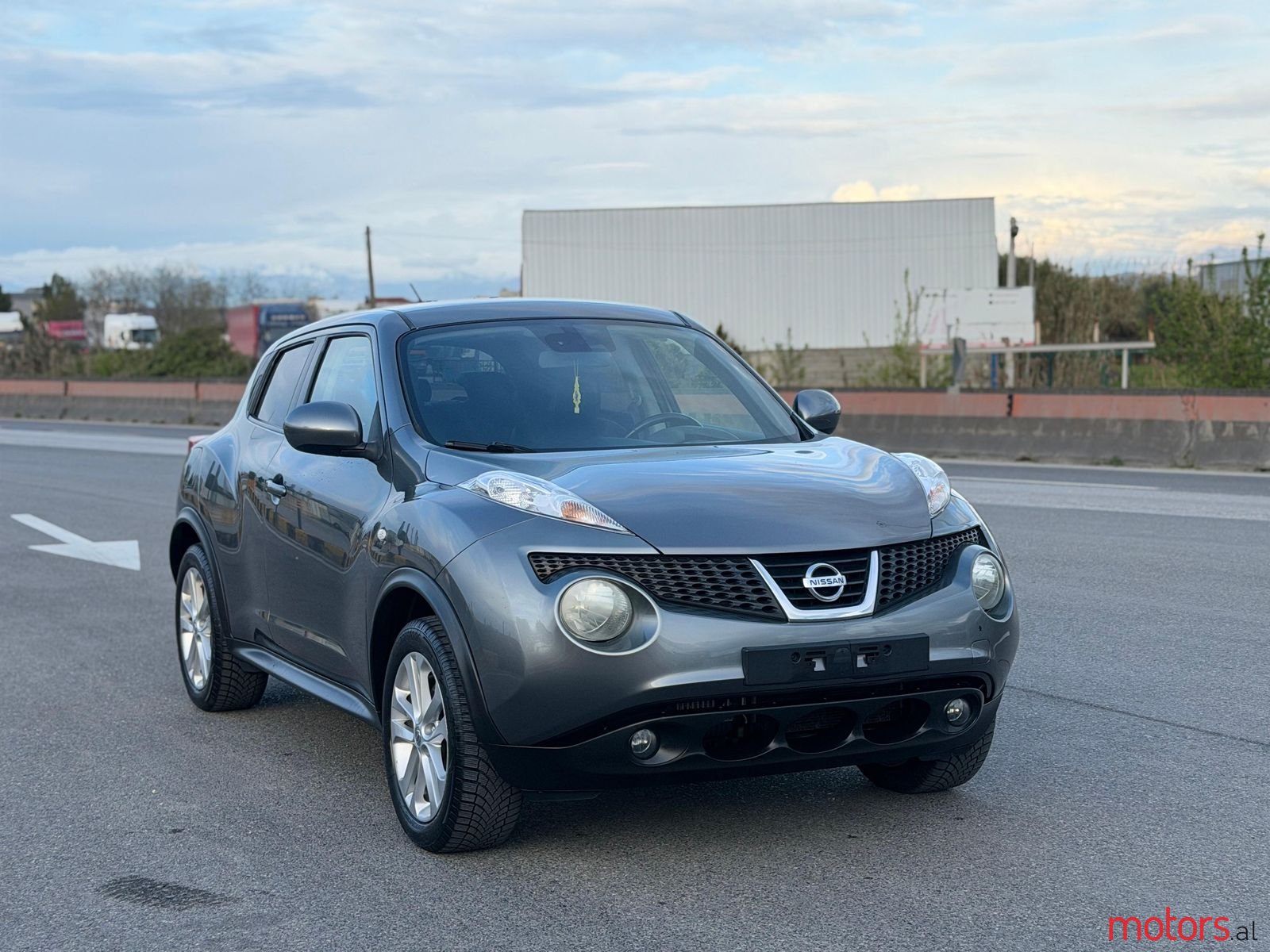 2012' Nissan Juke photo #3