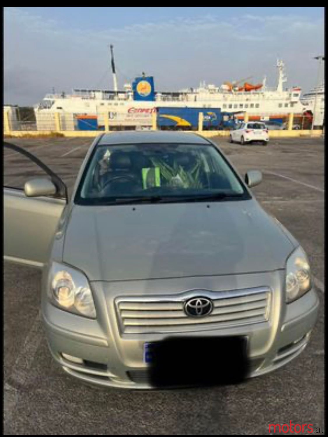 2004' Toyota Avensis photo #1