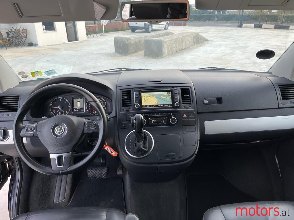 2012' Volkswagen T5 Multivan photo #4