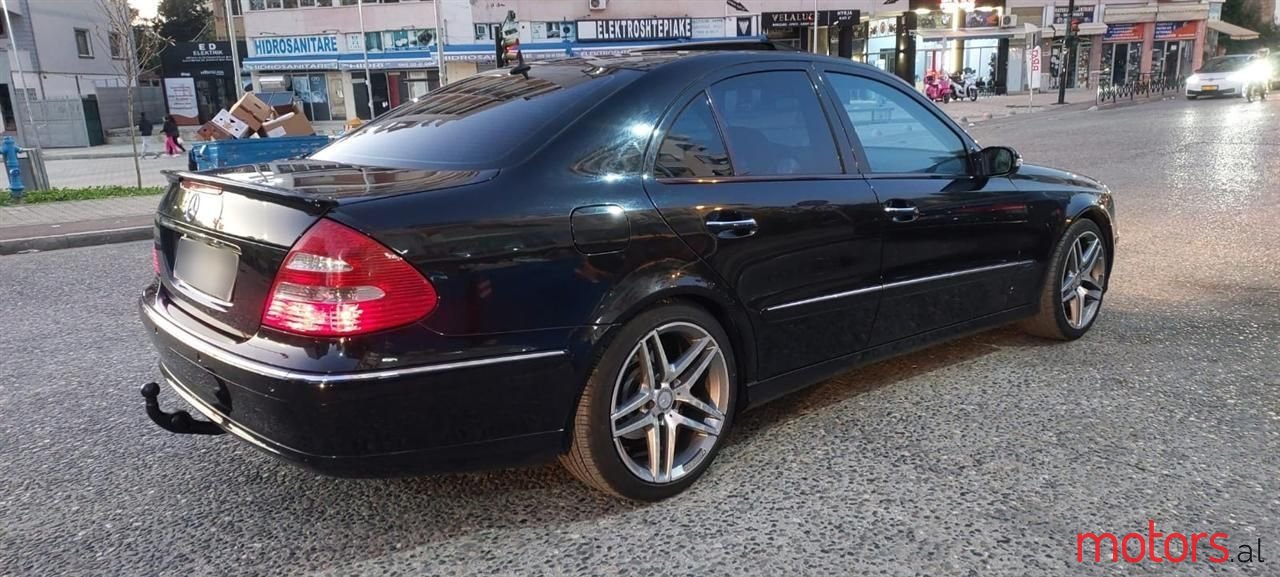 2005' Mercedes-Benz E 220 photo #3