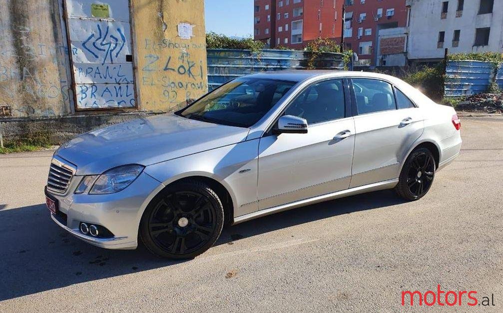 2010' Mercedes-Benz E 220 photo #1