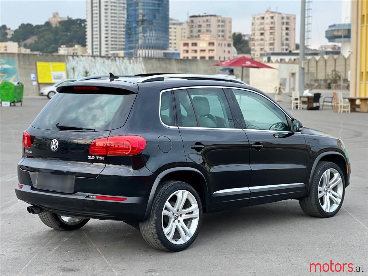 2012' Volkswagen Tiguan photo #6