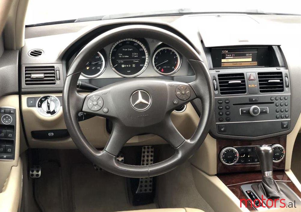 2011' Mercedes-Benz C 300 photo #4