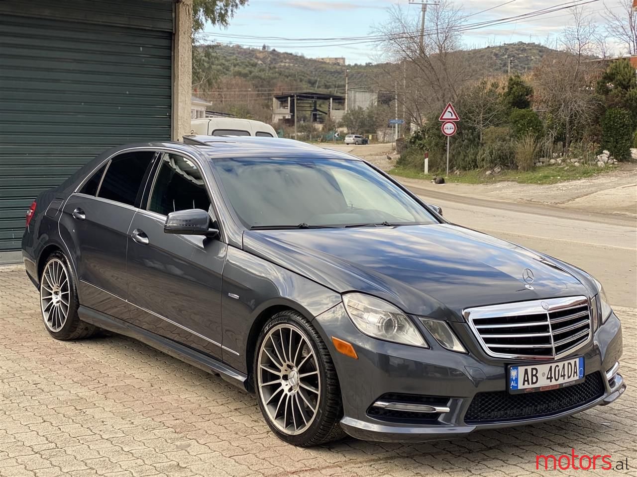2012' Mercedes-Benz E 350 photo #1