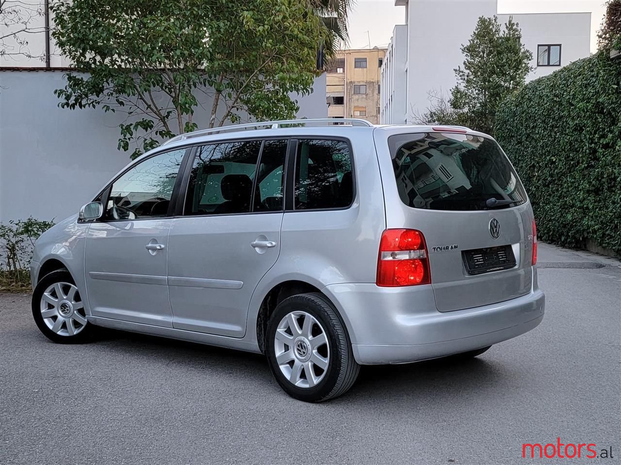 2004' Volkswagen Touran photo #6