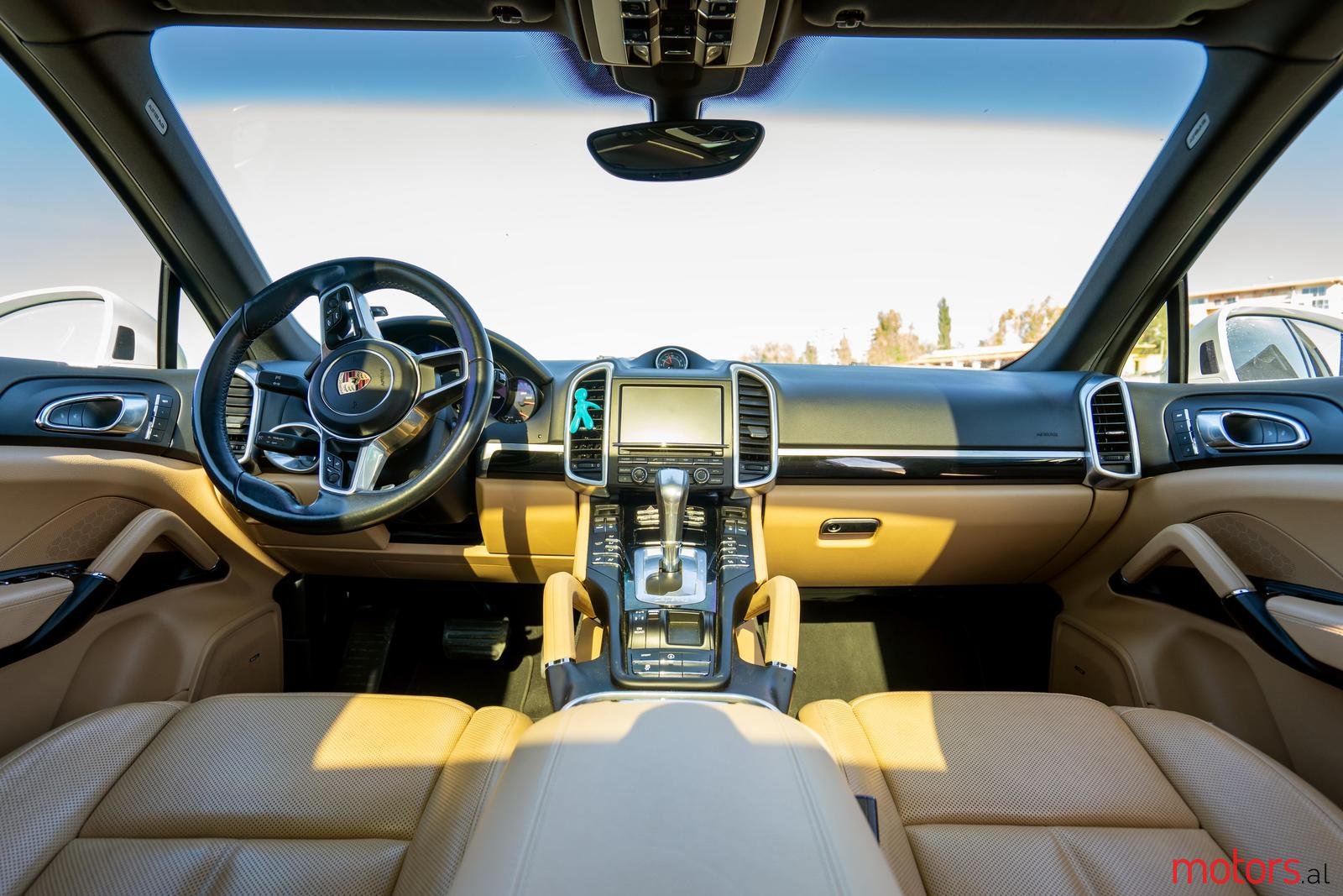 2016' Porsche Cayenne photo #4