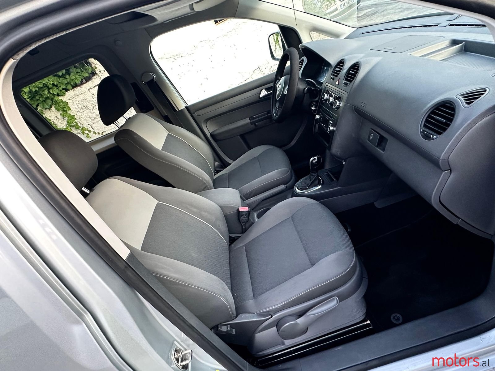 2010' Volkswagen Caddy photo #2