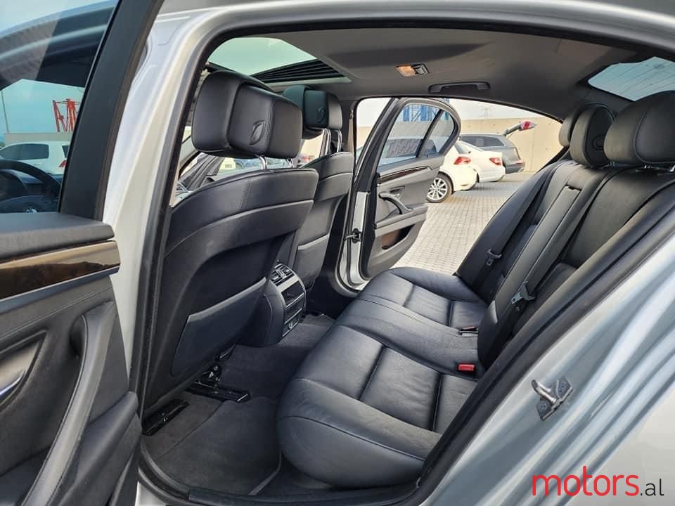 2012' BMW 520 photo #2