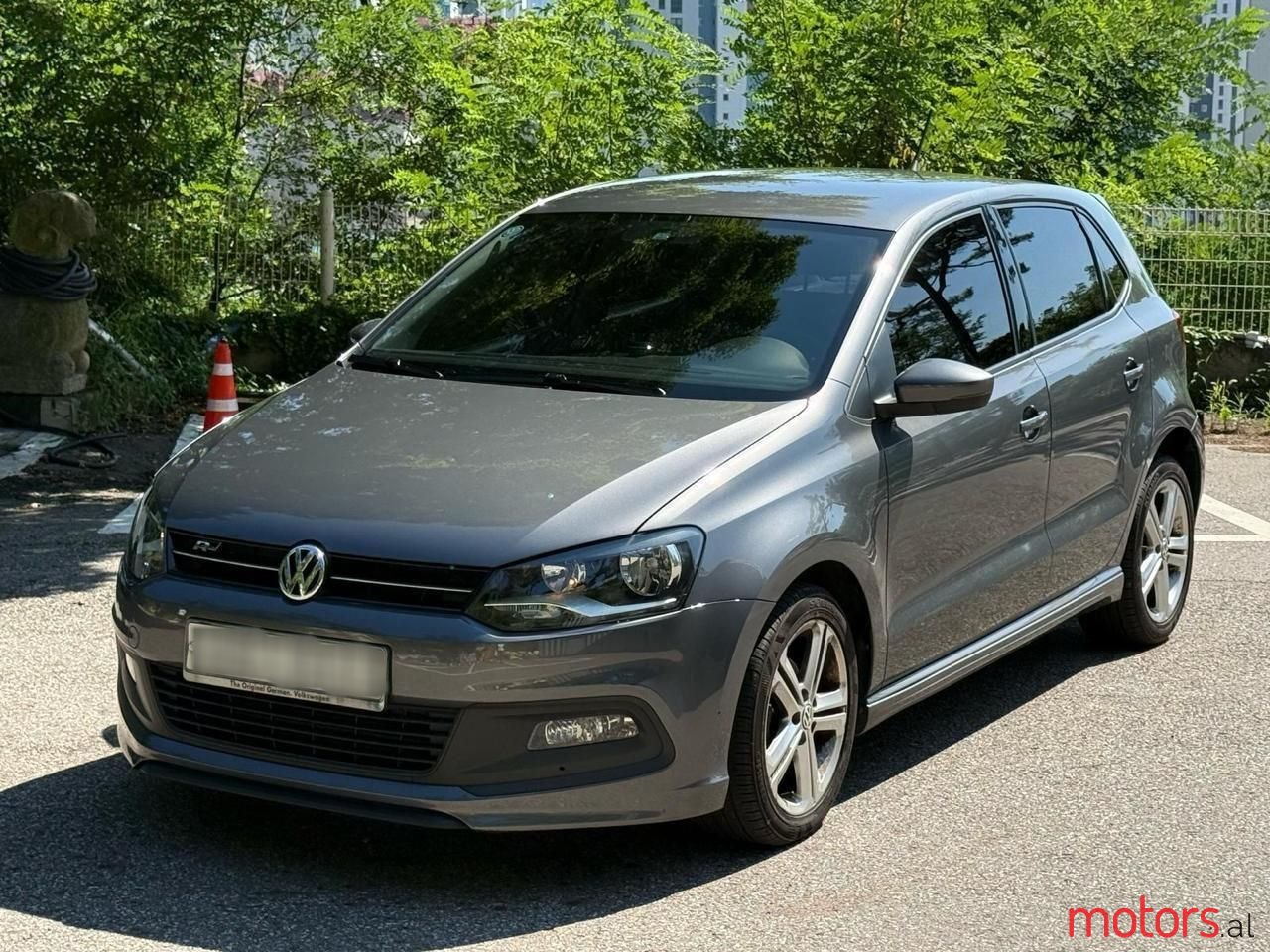 2013' Volkswagen Polo photo #1