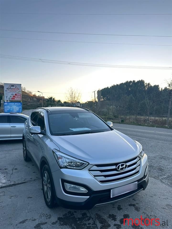 2013' Hyundai Santa Fe photo #3