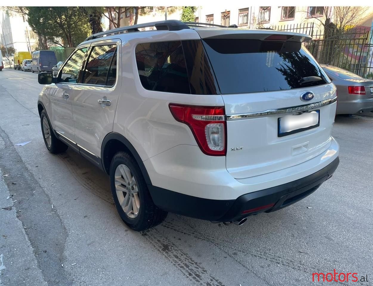 2011' Ford Explorer photo #3