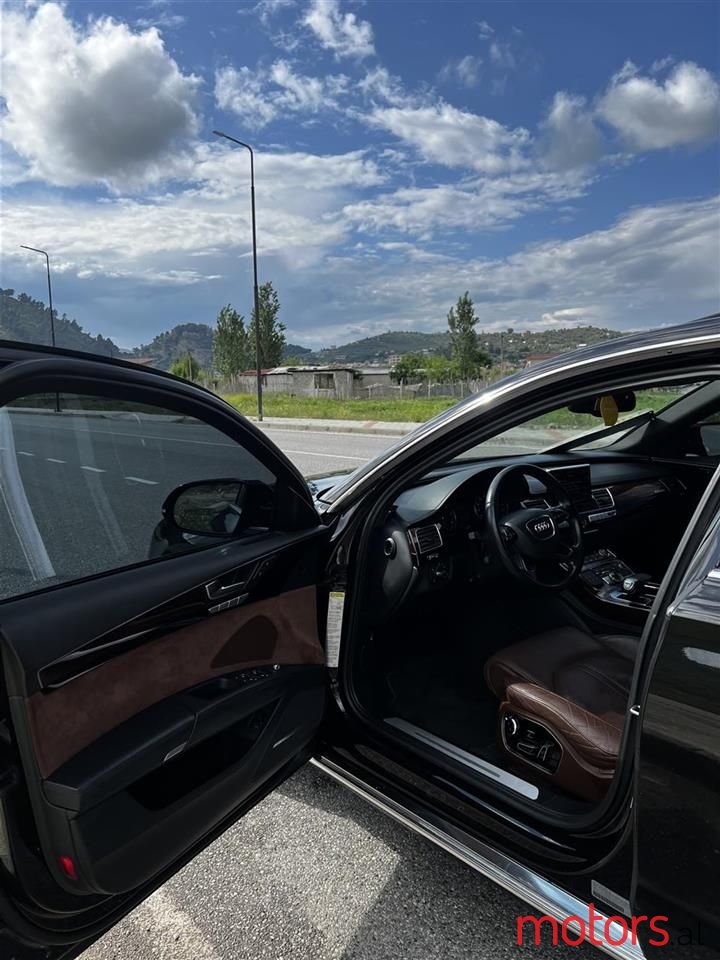 2012' Audi A8 photo #5