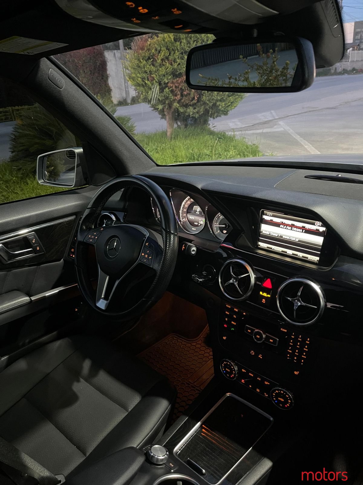 2015' Mercedes-Benz GLK 250 photo #3