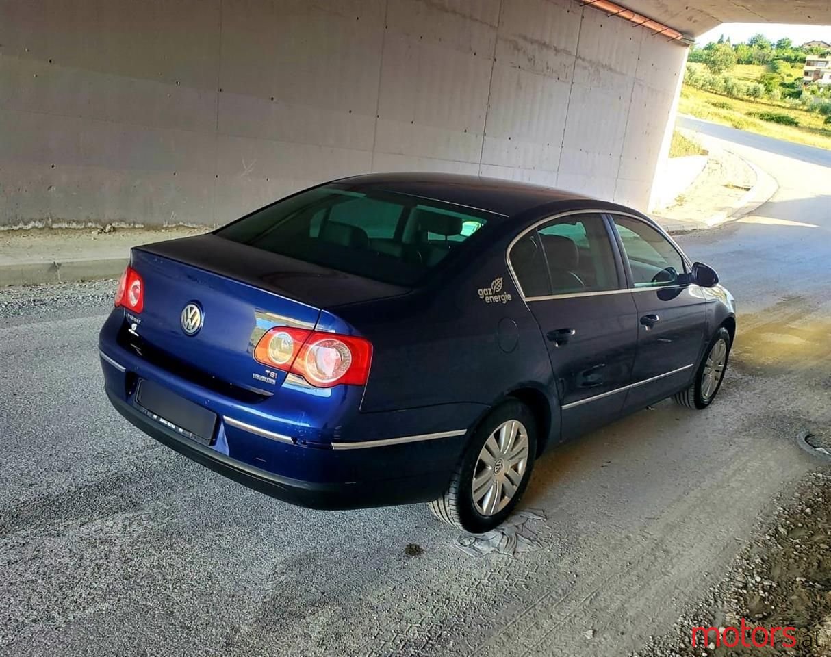 2010' Volkswagen Passat photo #6