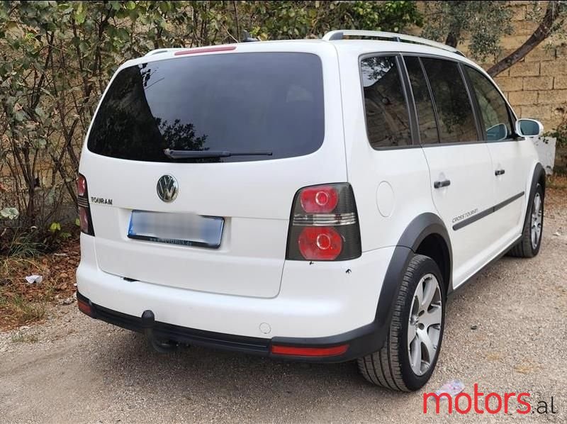 2008' Volkswagen Touran photo #5