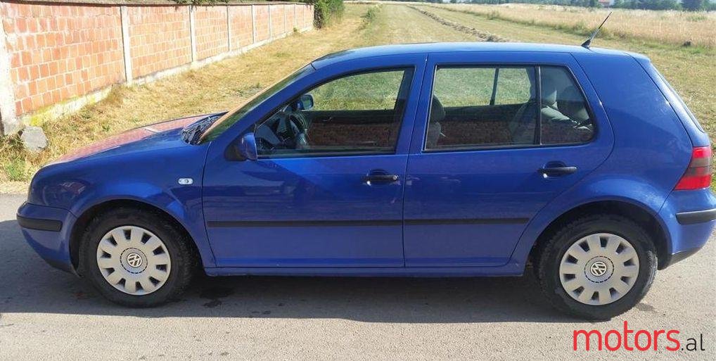 2001' Volkswagen Golf photo #2