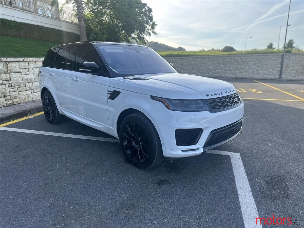 2018' Land Rover Range Rover Sport photo #1