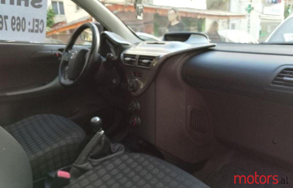 2009' Toyota iQ photo #3