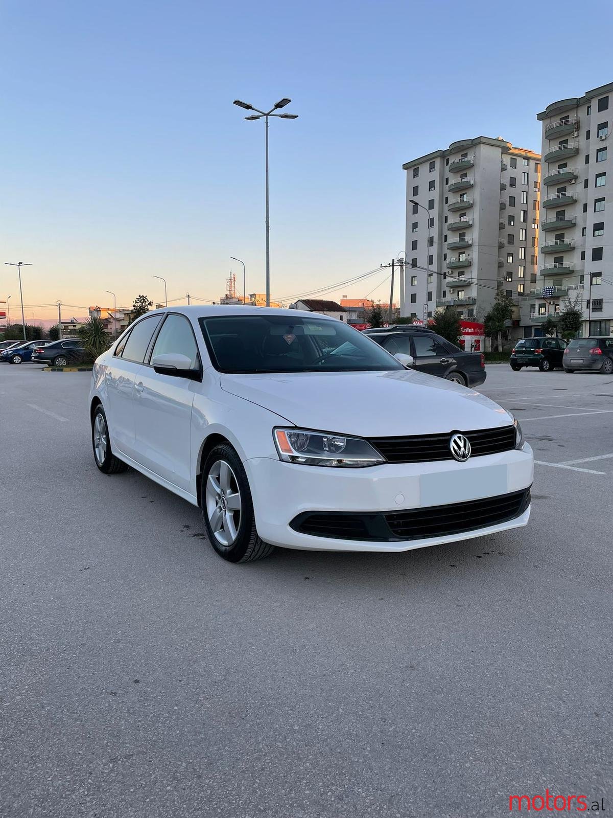 2012' Volkswagen Jetta photo #2