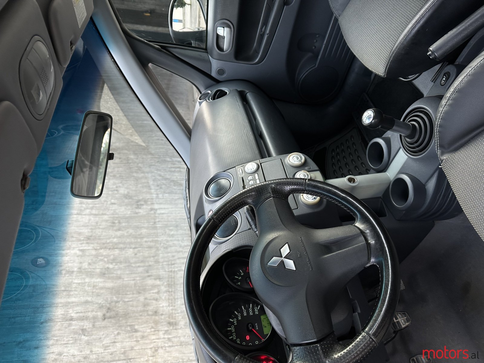 2008' Mitsubishi Colt photo #6