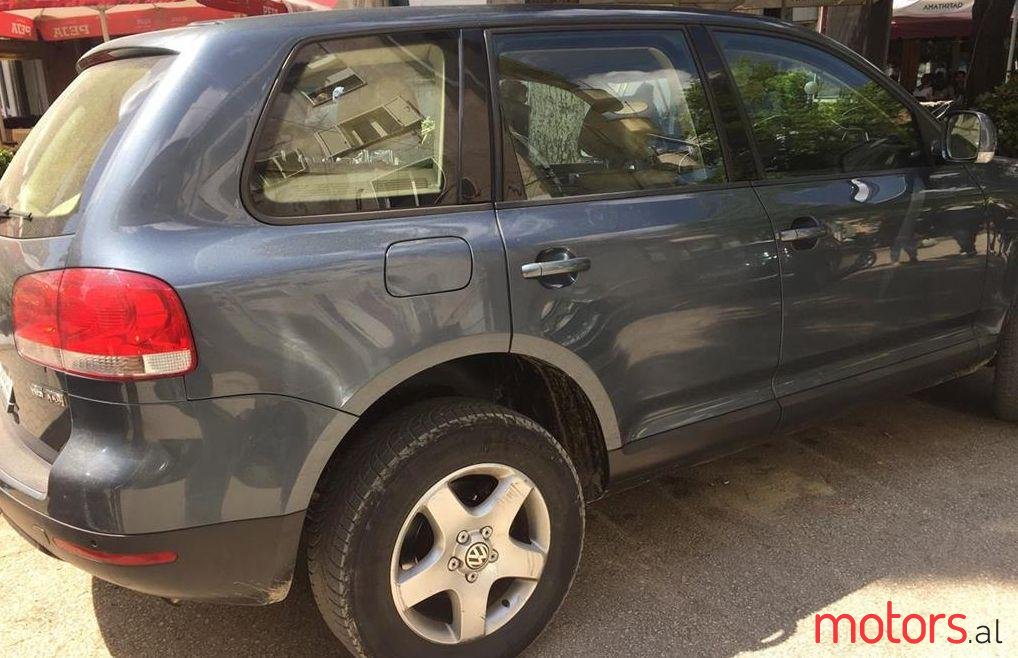 2004' Volkswagen Touareg photo #1