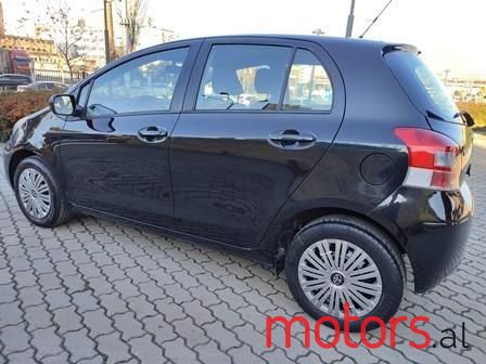 2011' Toyota Yaris photo #5