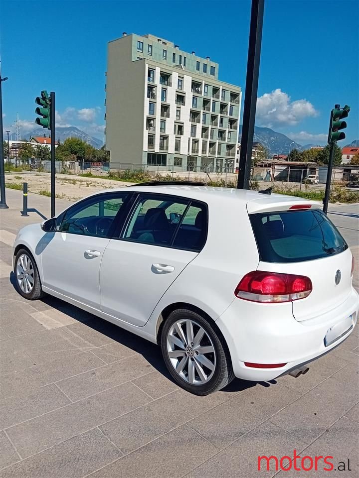 2011' Volkswagen Golf photo #3