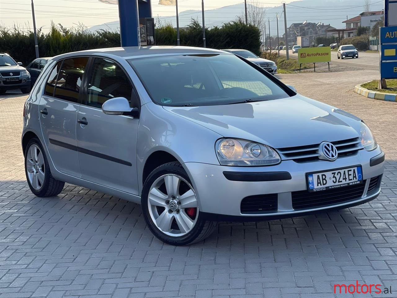 2006' Volkswagen Golf photo #2