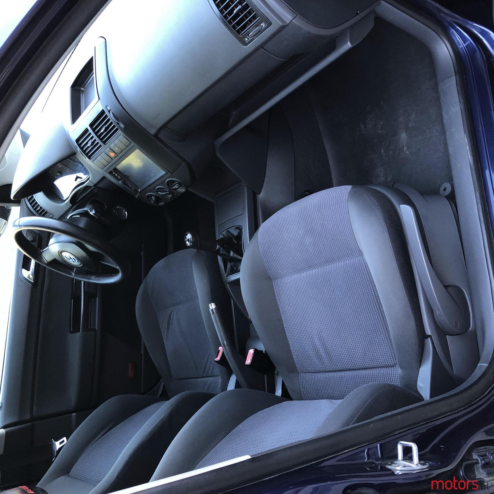 2002' Volkswagen Polo photo #4