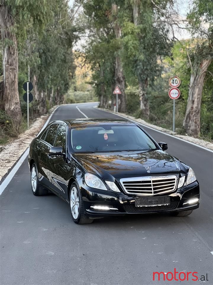 2011' Mercedes-Benz E 220 photo #1