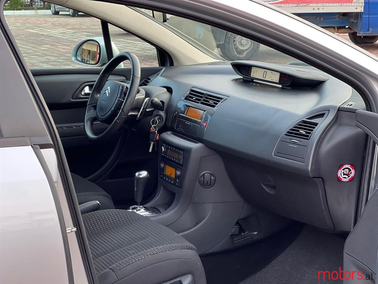 2009' Citroen C4 photo #5