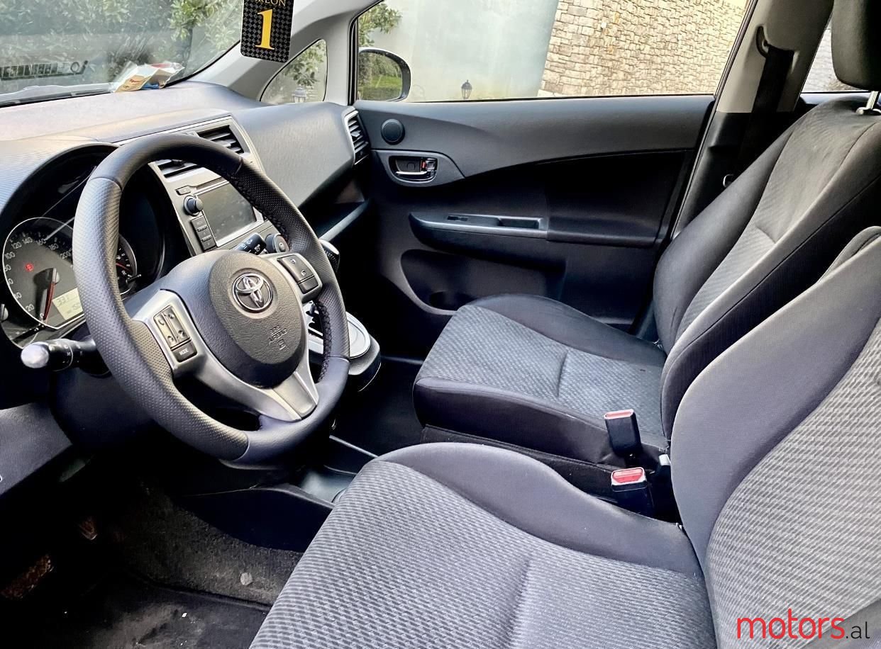 2011' Toyota Verso S photo #4