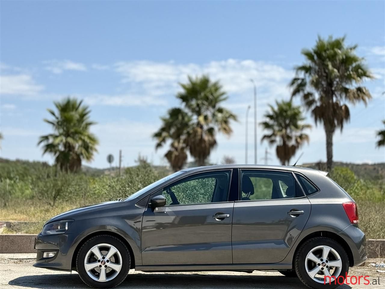 2011' Volkswagen Polo photo #4