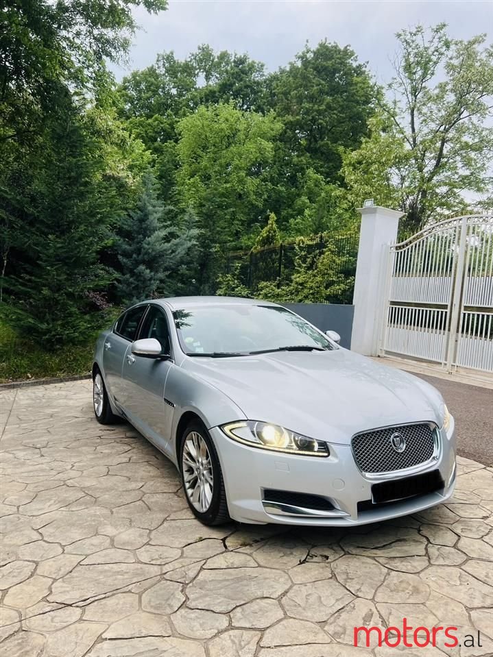 2012' Jaguar XF photo #6