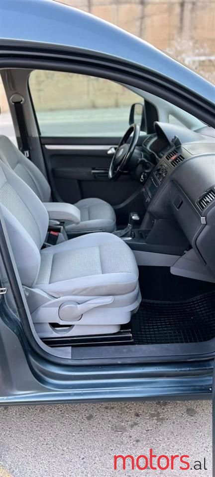 2010' Volkswagen Caddy photo #4