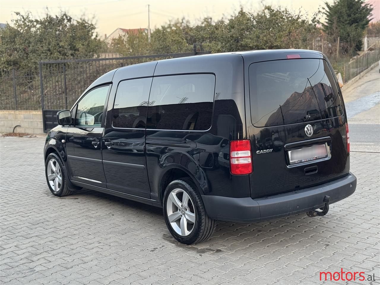 2011' Volkswagen Caddy photo #5