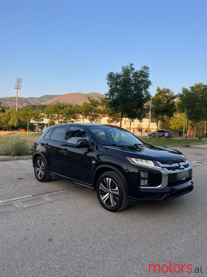 2020' Mitsubishi Outlander photo #4